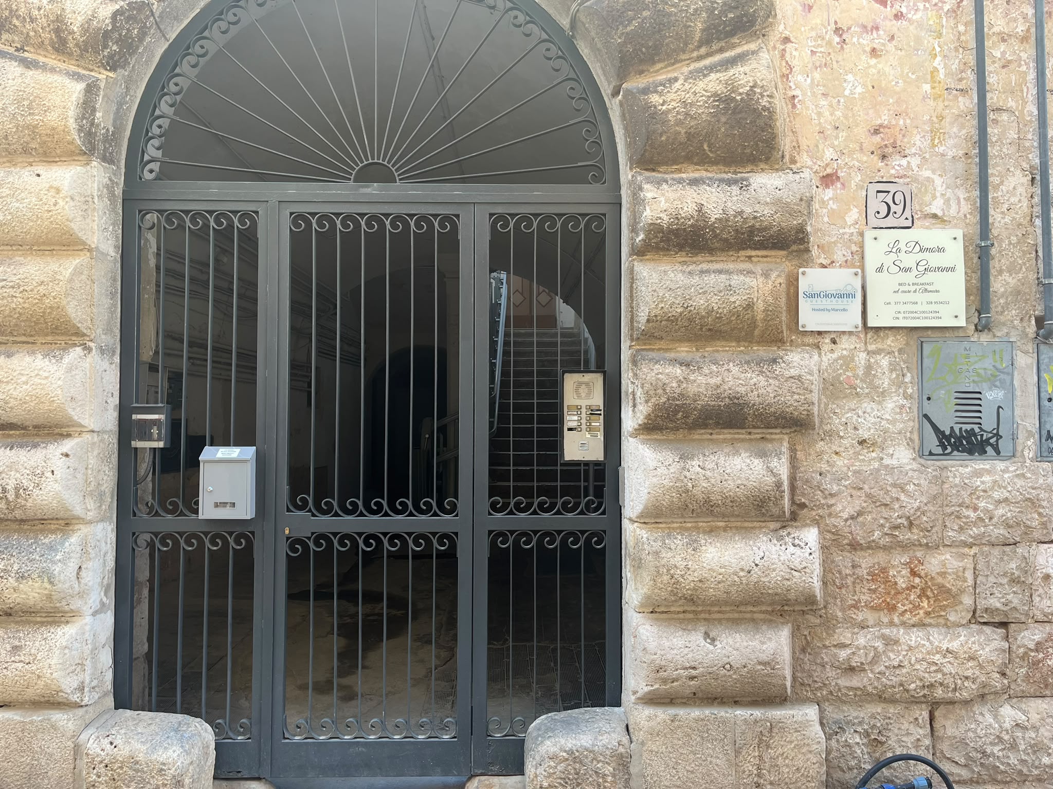 Ingresso de La Dimora di San Giovanni, Piazza San Giovanni 39 Altamura